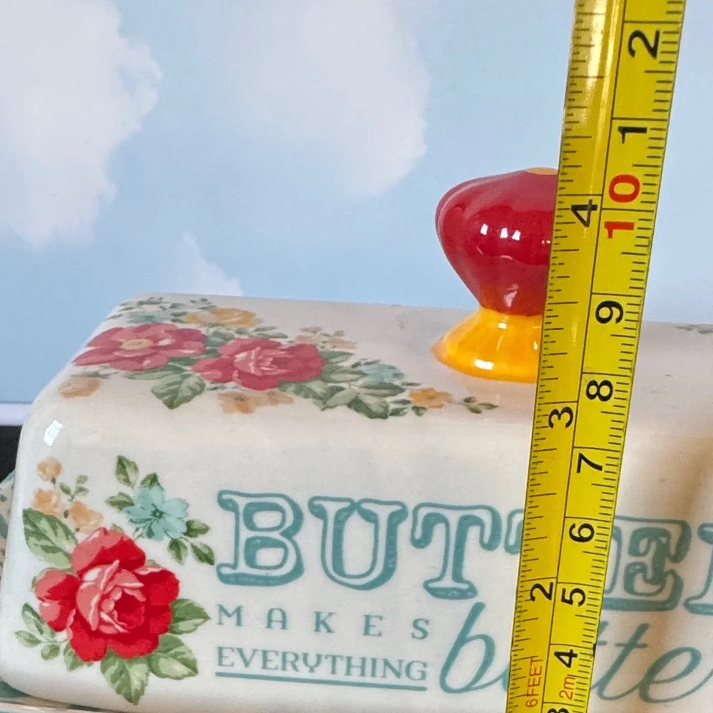 The Pioneer Woman Vintage Floral Butter Dish made of stoneware.